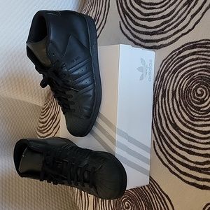 Men's Adidas Pro Model Size 9.5 Black color